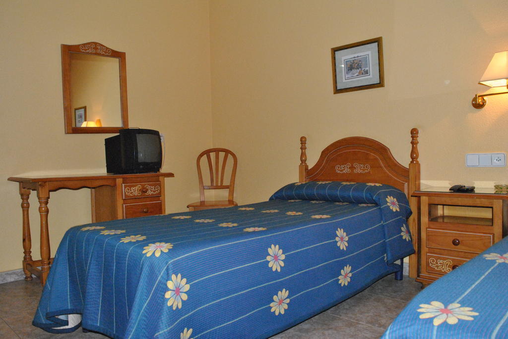 Hostal Rey Teodomiro Орихуела Екстериор снимка