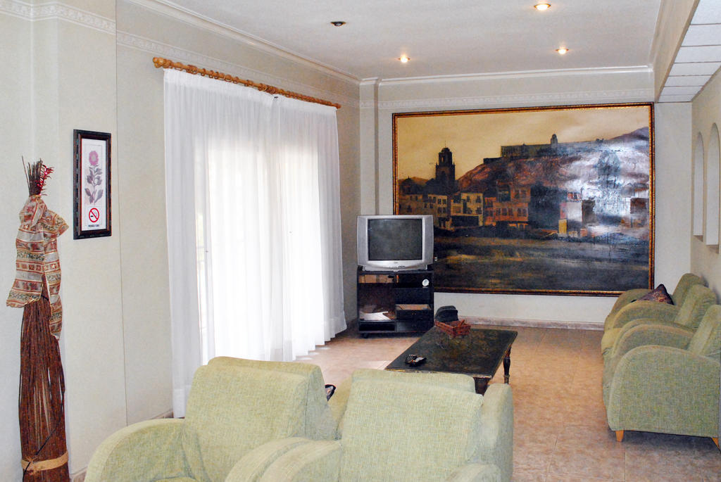 Hostal Rey Teodomiro Орихуела Екстериор снимка