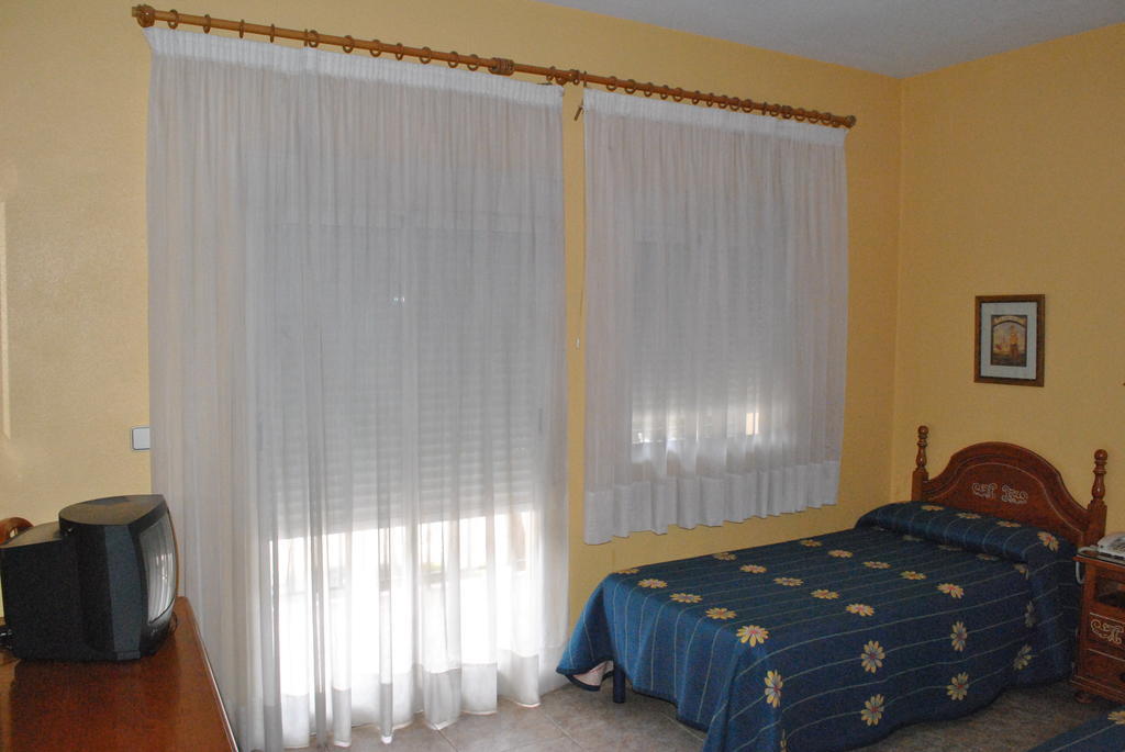 Hostal Rey Teodomiro Орихуела Екстериор снимка