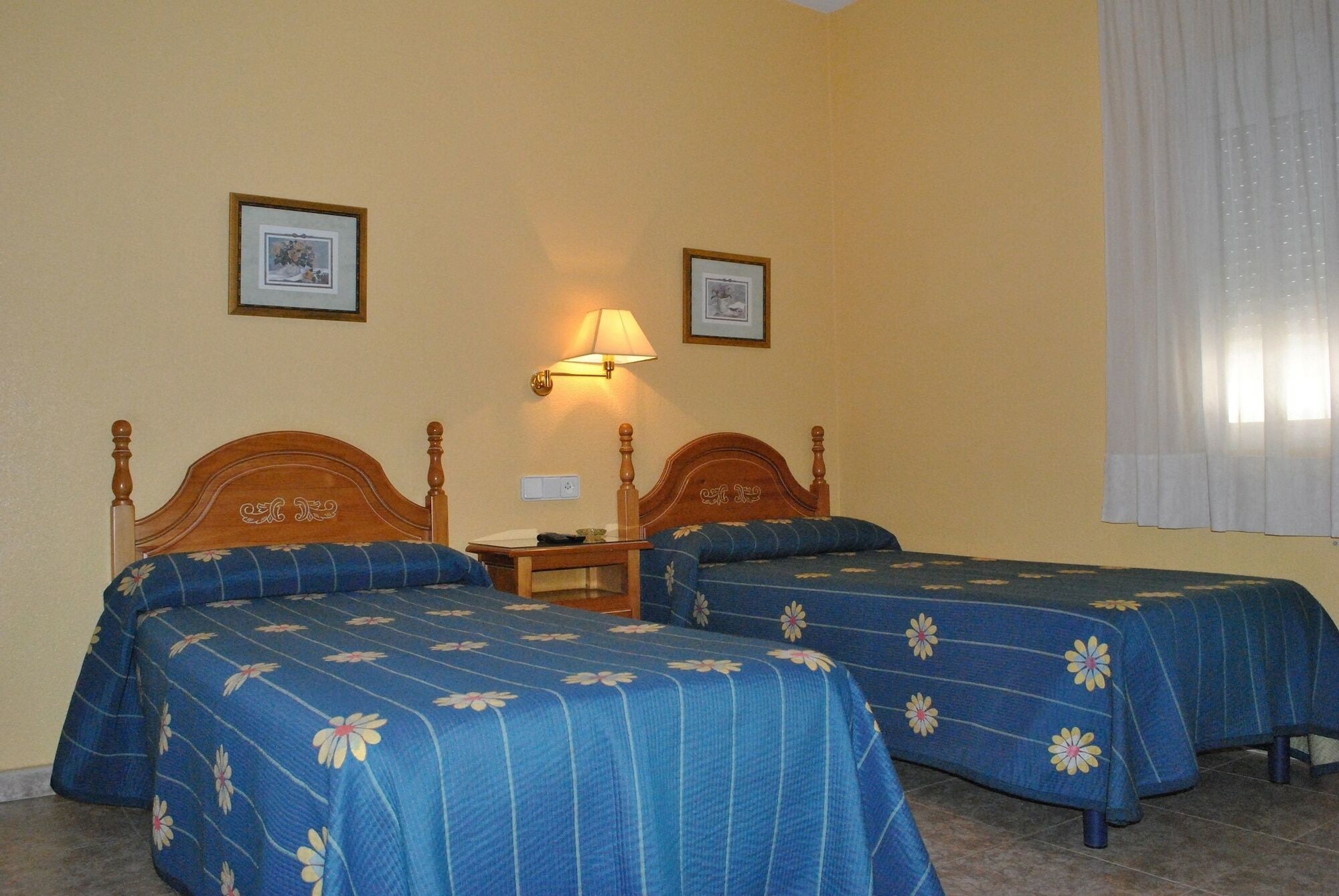 Hostal Rey Teodomiro Орихуела Екстериор снимка